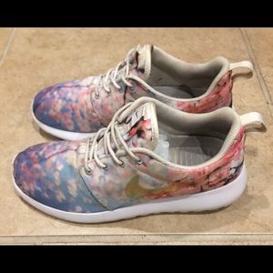 Nike Roshe One Cherry Blossom Women’s Size 7